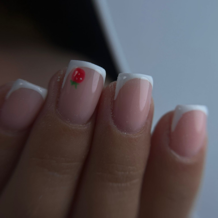 nails strawberry